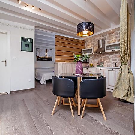Апартаменты Studio Mc Ровинь Экстерьер фото